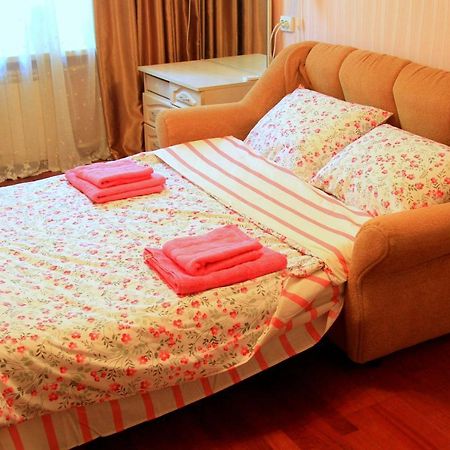 Apartment Near Metro Akademgorodok Kiev Dış mekan fotoğraf