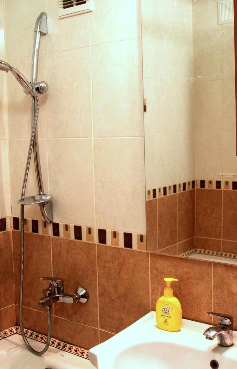Apartment Near Metro Akademgorodok Kiev Dış mekan fotoğraf