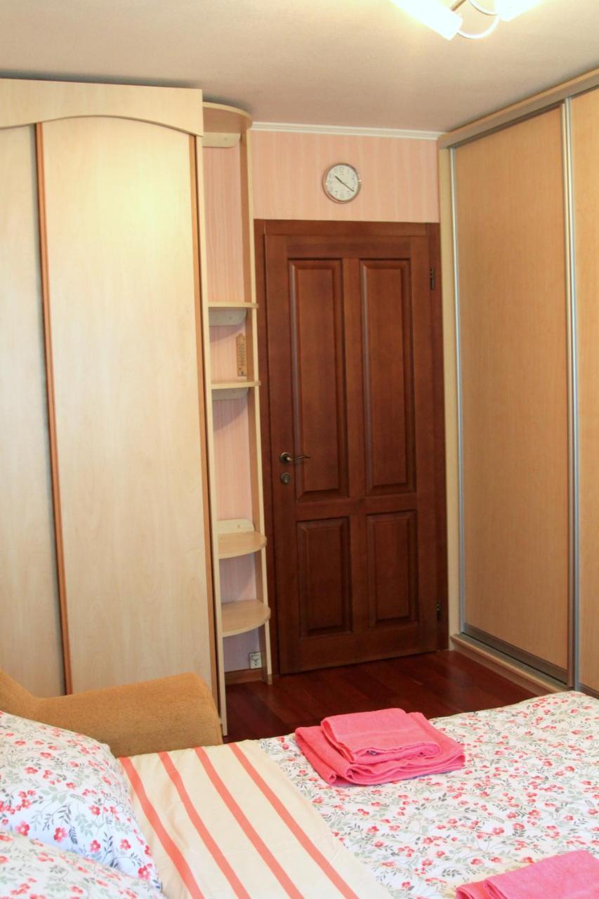 Apartment Near Metro Akademgorodok Kiev Dış mekan fotoğraf