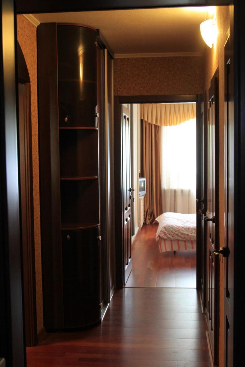 Apartment Near Metro Akademgorodok Kiev Dış mekan fotoğraf