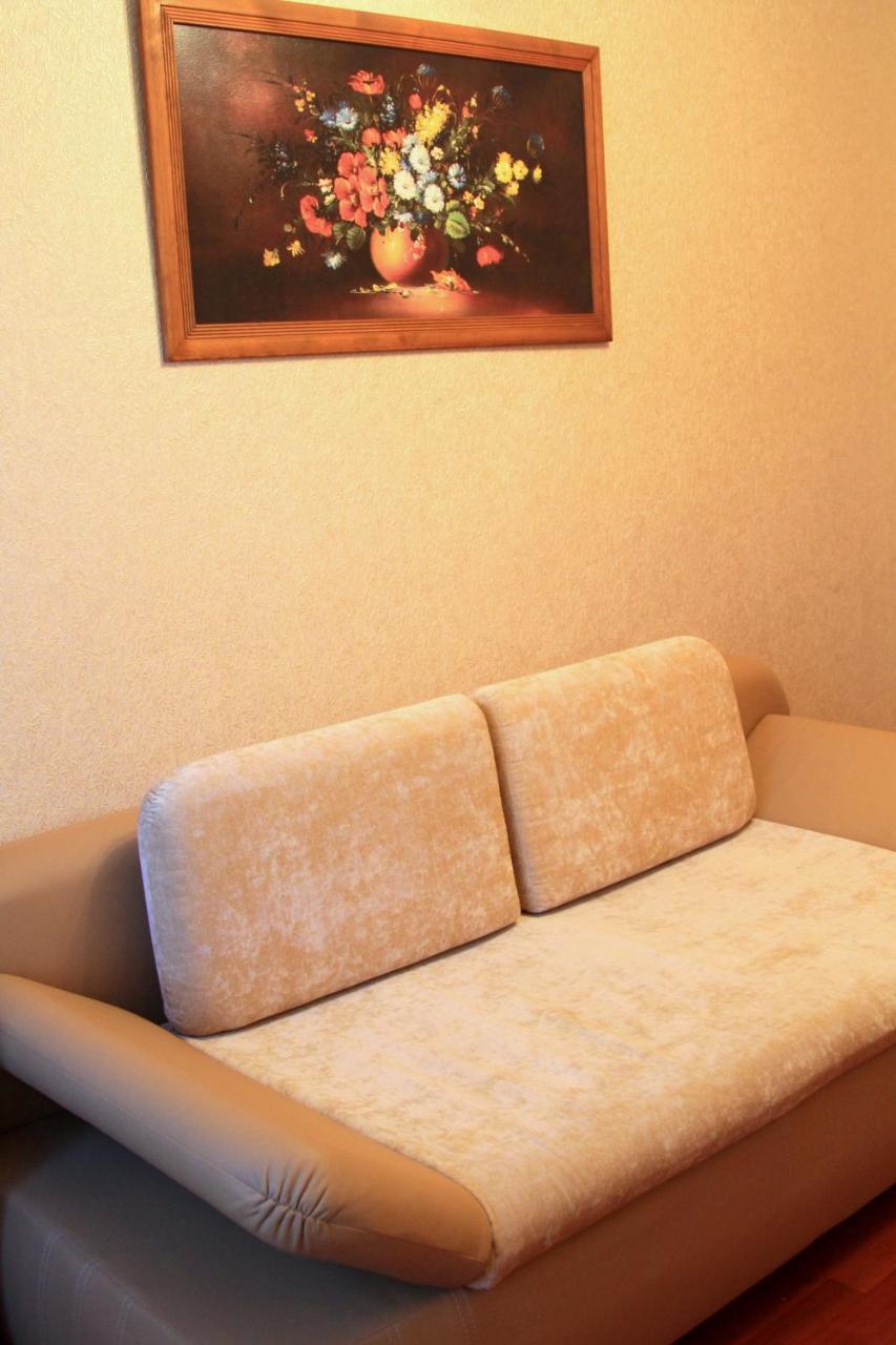 Apartment Near Metro Akademgorodok Kiev Dış mekan fotoğraf