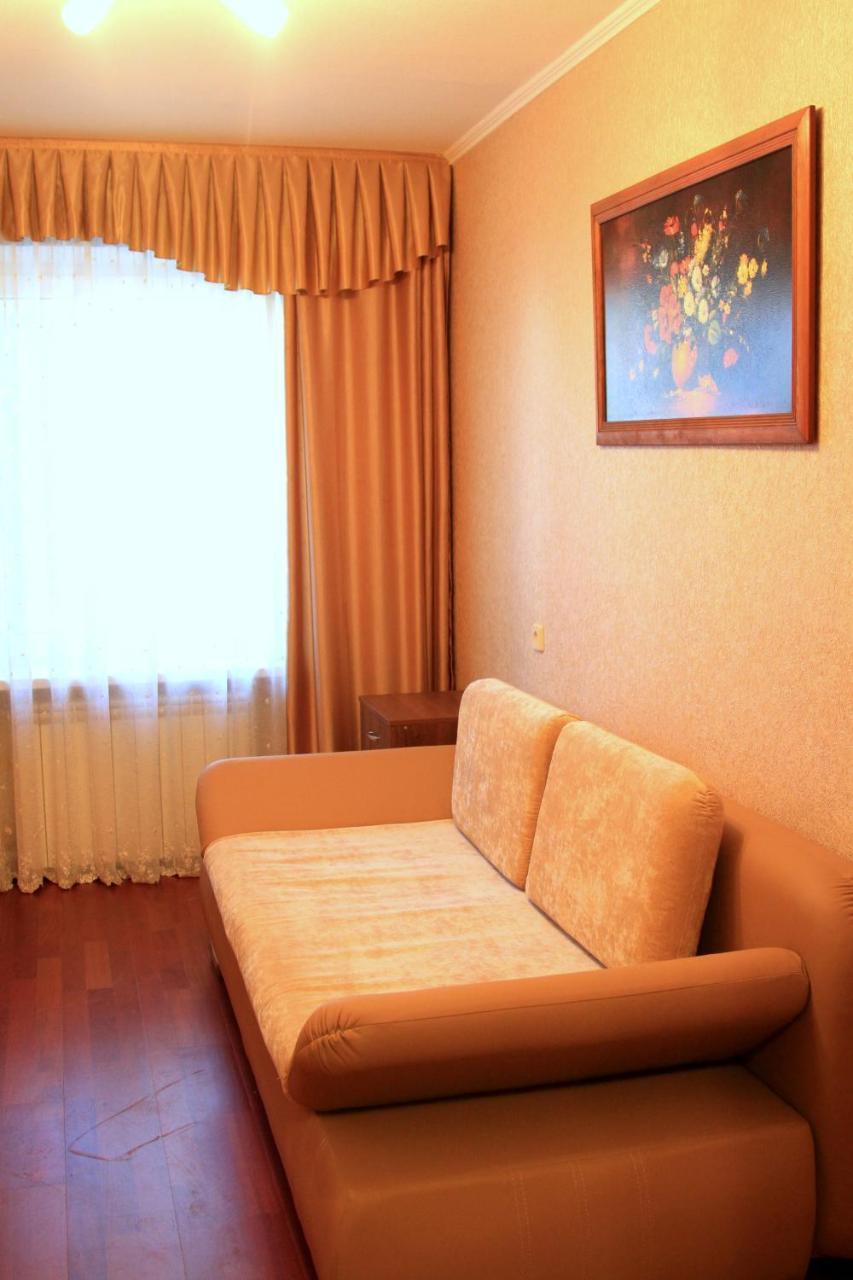 Apartment Near Metro Akademgorodok Kiev Dış mekan fotoğraf