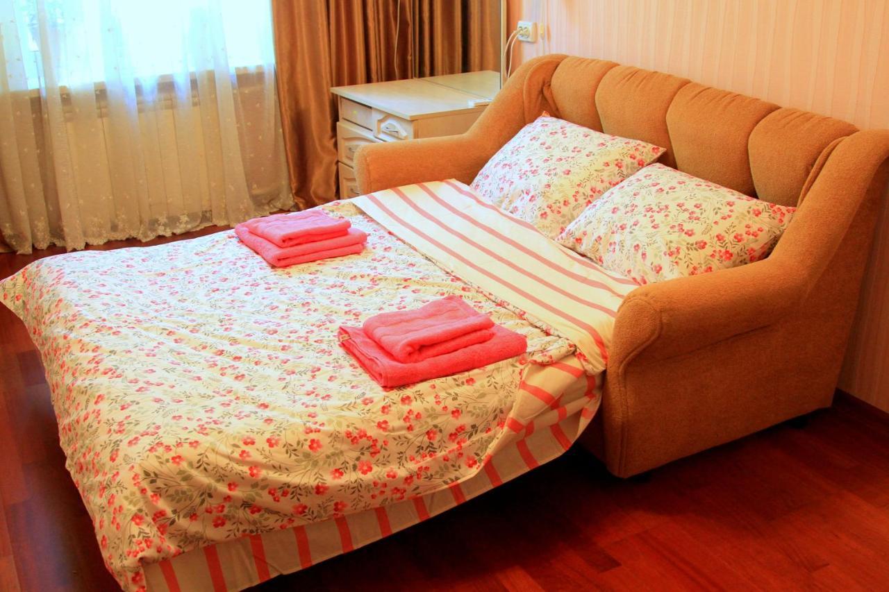 Apartment Near Metro Akademgorodok Kiev Dış mekan fotoğraf