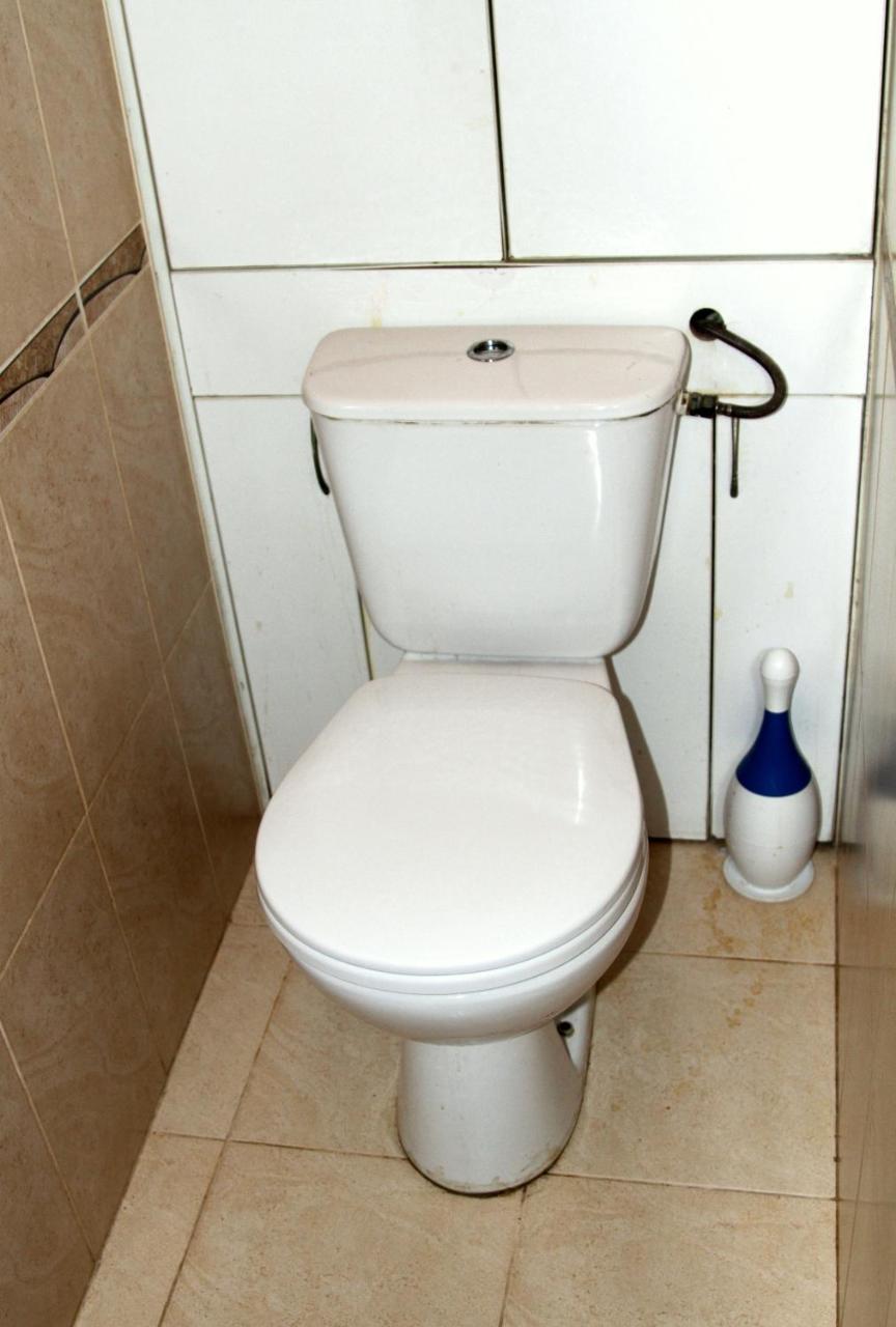 Apartment Near Metro Akademgorodok Kiev Dış mekan fotoğraf
