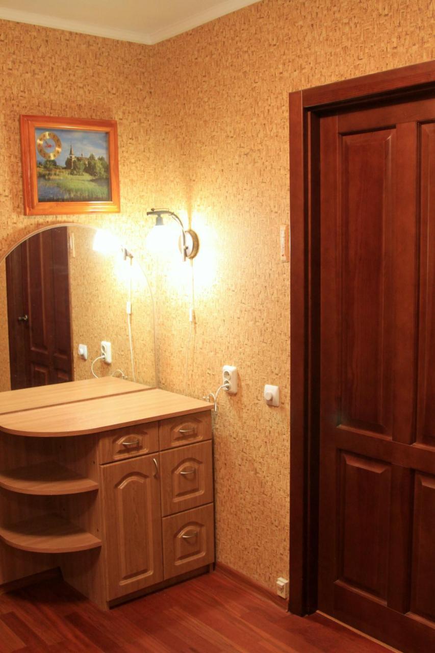 Apartment Near Metro Akademgorodok Kiev Dış mekan fotoğraf