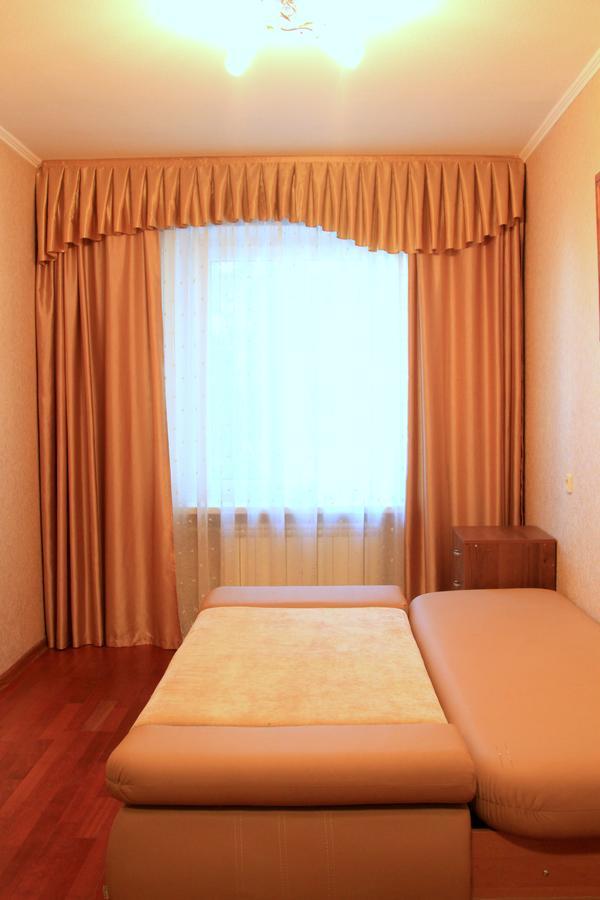 Apartment Near Metro Akademgorodok Kiev Dış mekan fotoğraf