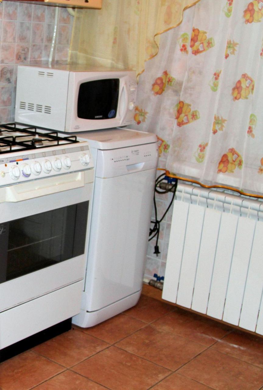 Apartment Near Metro Akademgorodok Kiev Dış mekan fotoğraf